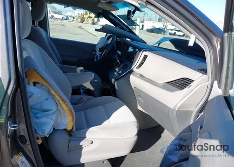 2015 Toyota Sienna Le 8 Passenger from USA, damaged, VIN 5TDKK3DC2FS613879